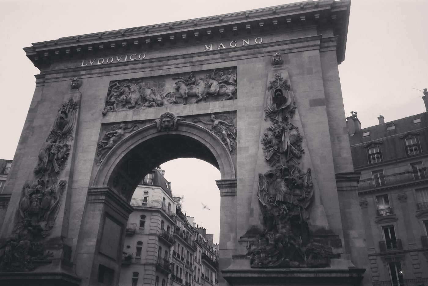 La porte saint martin à Paris pour illustrer la page des programmes